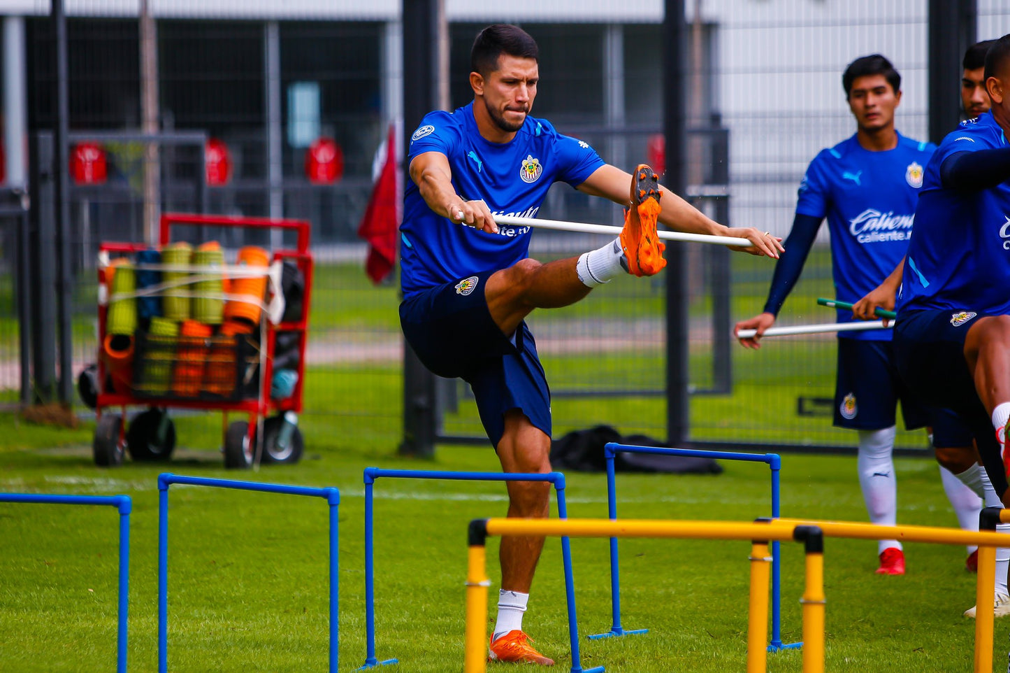 PUMA CHIVAS DEL GUADALAJARA JERSEY DE ENTRENAMIENTO ESTADIO 2021/22 4