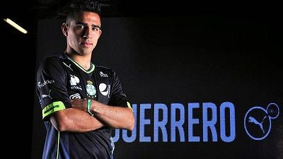 PUMA SANTOS LAGUNA JERSEY DE VISITA 2014 4