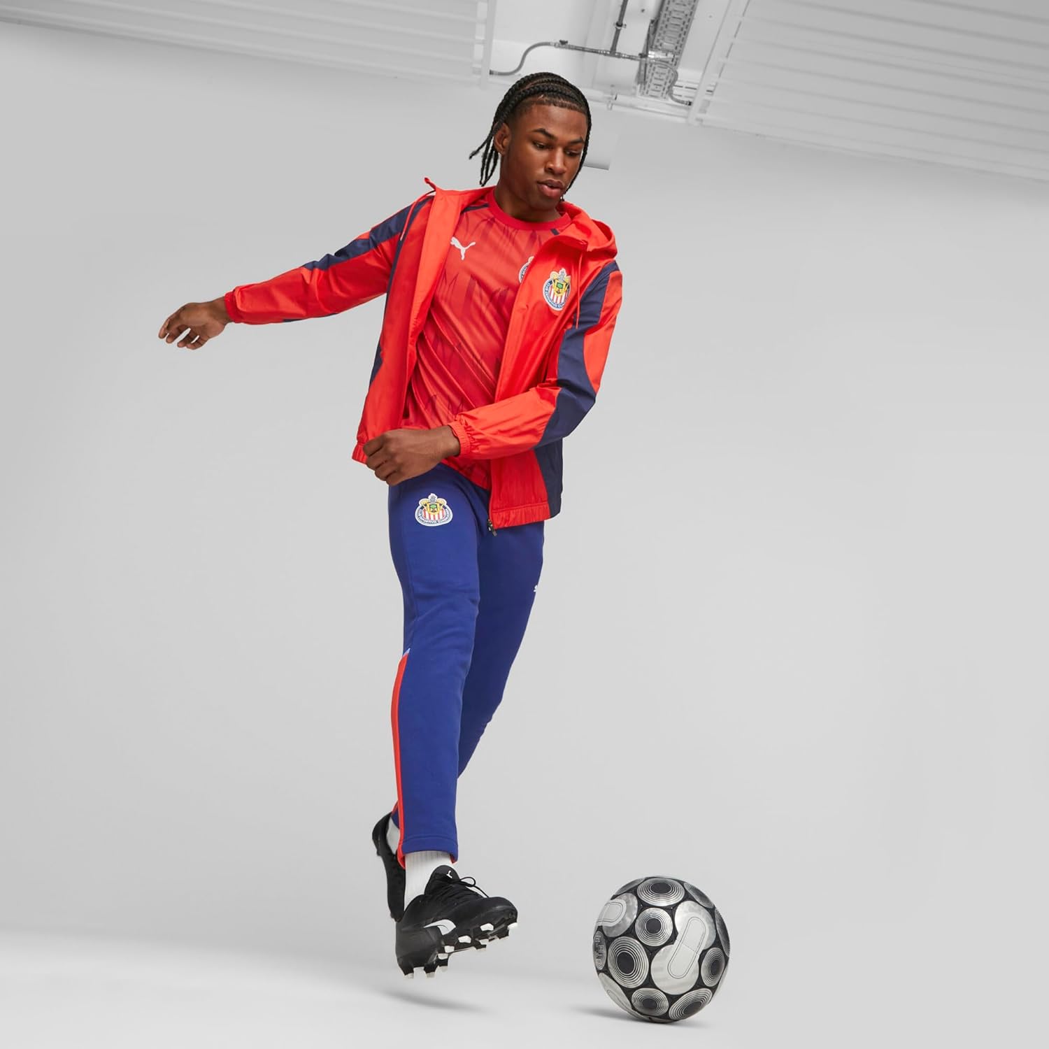 PUMA CHIVAS DE GUADALAJARA CHAMARRA PRE PARTIDO WOVEN ANTHEM 2023/24 8