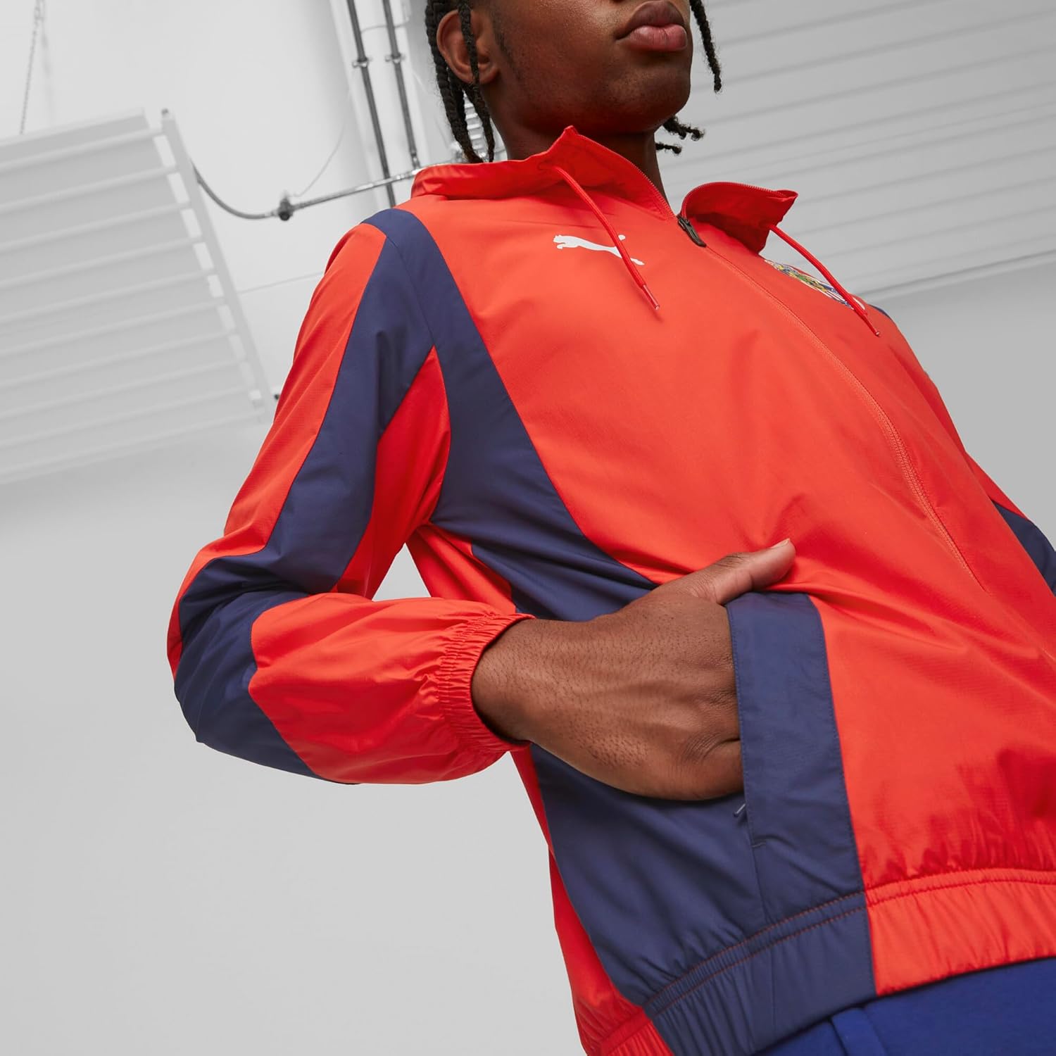 PUMA CHIVAS DE GUADALAJARA CHAMARRA PRE PARTIDO WOVEN ANTHEM 2023/24 6