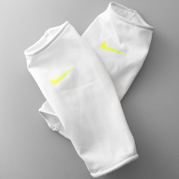 NIKE CR7 MERCURIAL LITE ESPINILLERAS Blanco 4