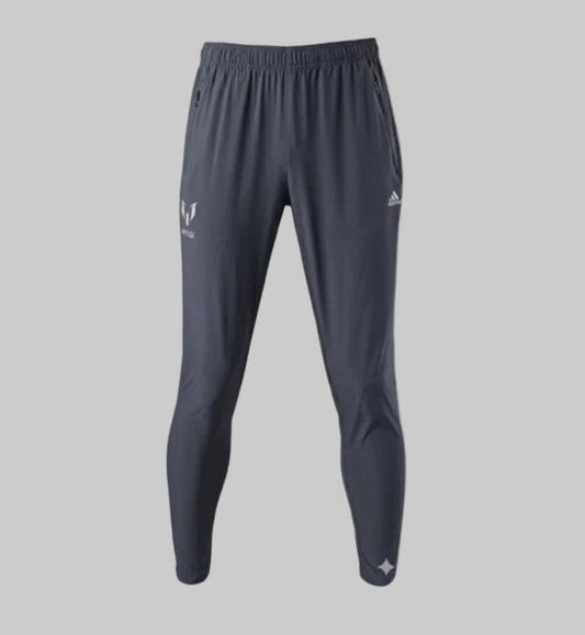 Pantalones de entrenamiento Adidas F85304 F50 Messi color Onix Charcoal con logotipos plateados reflectantes versión técnica de archivo Futbol90MX