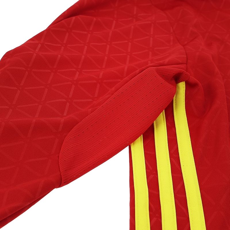 Detalle en las mangas, lineas adidas en costados y tela transpirable en Jersey Manga Larga de Local de España 2016 de Iniesta en Futbol90MX