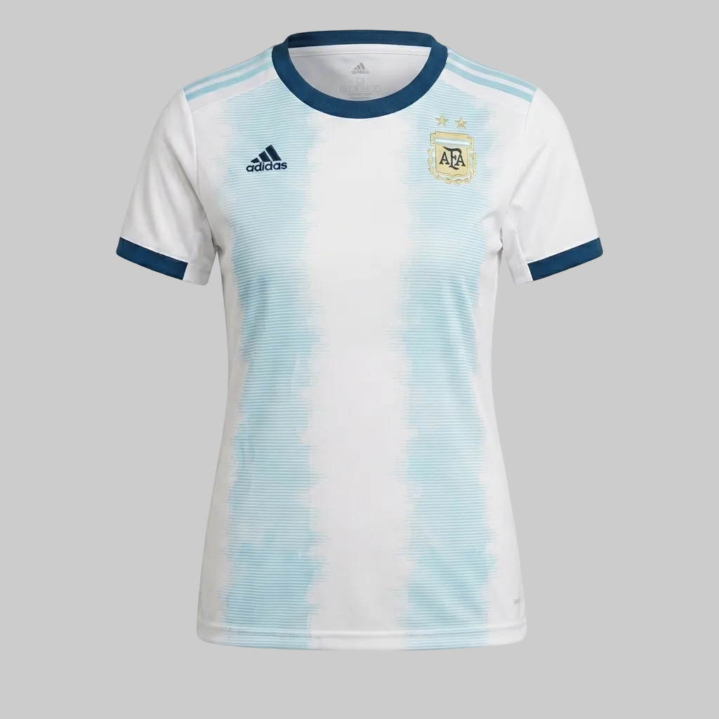 Detalle de ingeniería de diseño Adidas 2019 efecto de pinceladas difuminadas en franjas celestes de la Selección Argentina auténtica