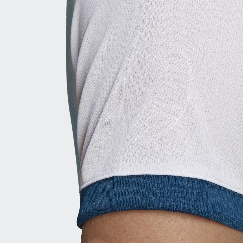 Detalle en manga de Jersey Femenil Argentina local 2019