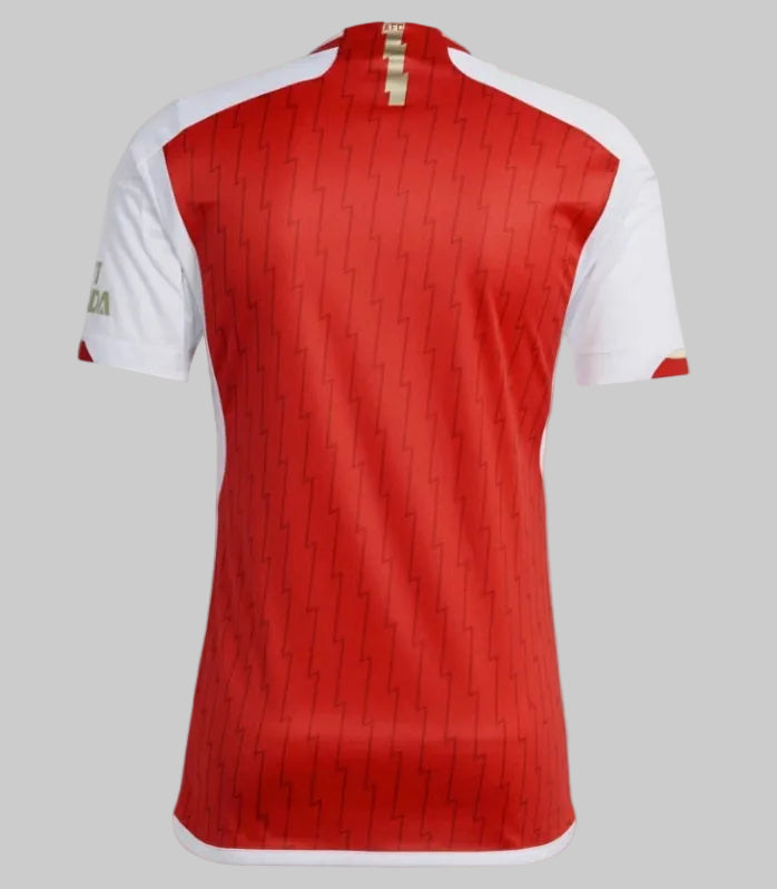 Vista de la espalda del jersey oficial authentic match de local del Arsenal 2023/24, mostrando el corte atlético y diseño limpio, stock Futbol90MX