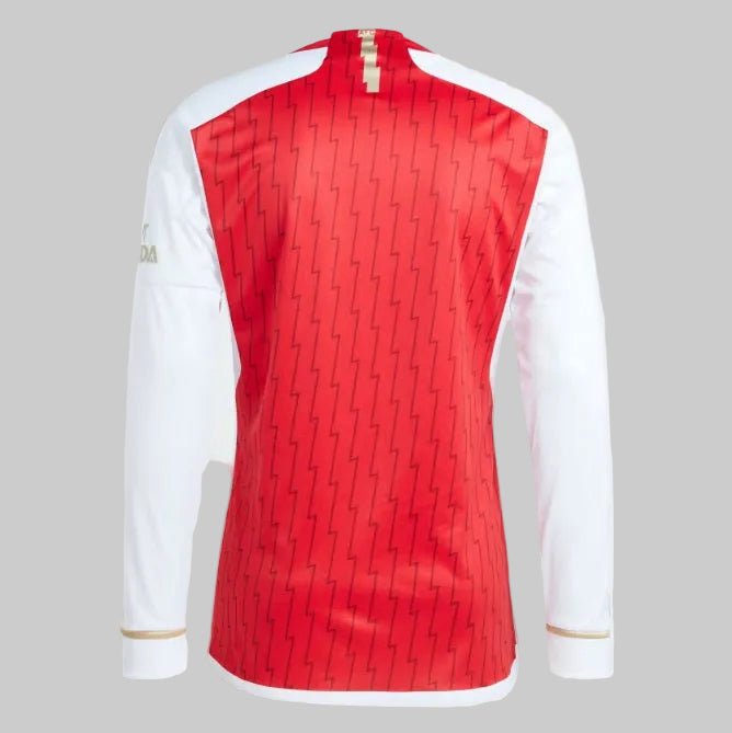 Vista de la espalda de la camiseta oficial de local de manga larga del Arsenal 2023/24, mostrando el diseño limpio y el corte atlético a medida, en Futbol90MX