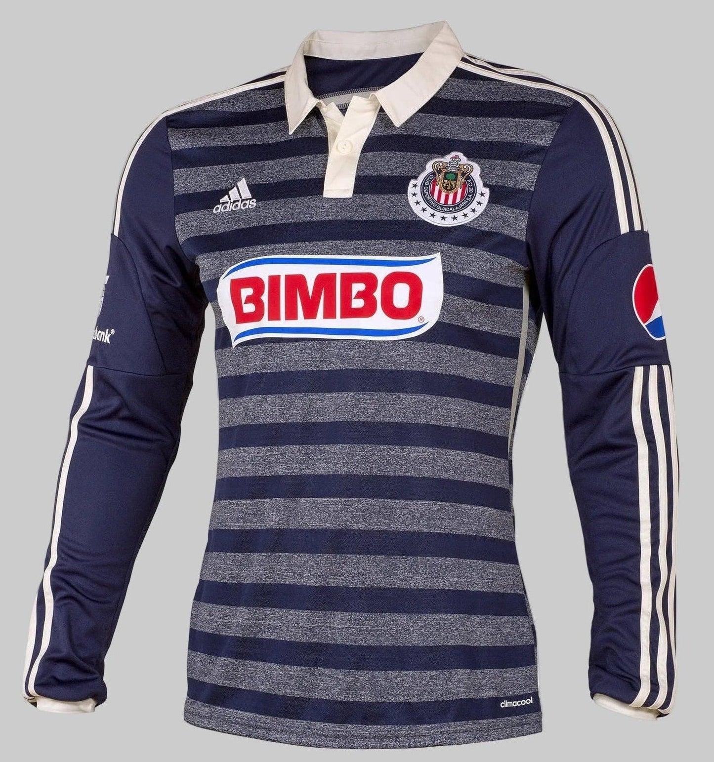 Vista frontal del jersey adidas de visita manga larga de Chivas de Guadalajara 2014, codigo D80539, diseño con franjas horizontales azul marino y jaspeado con cuello tipo polo, disponible en Futbol90MX