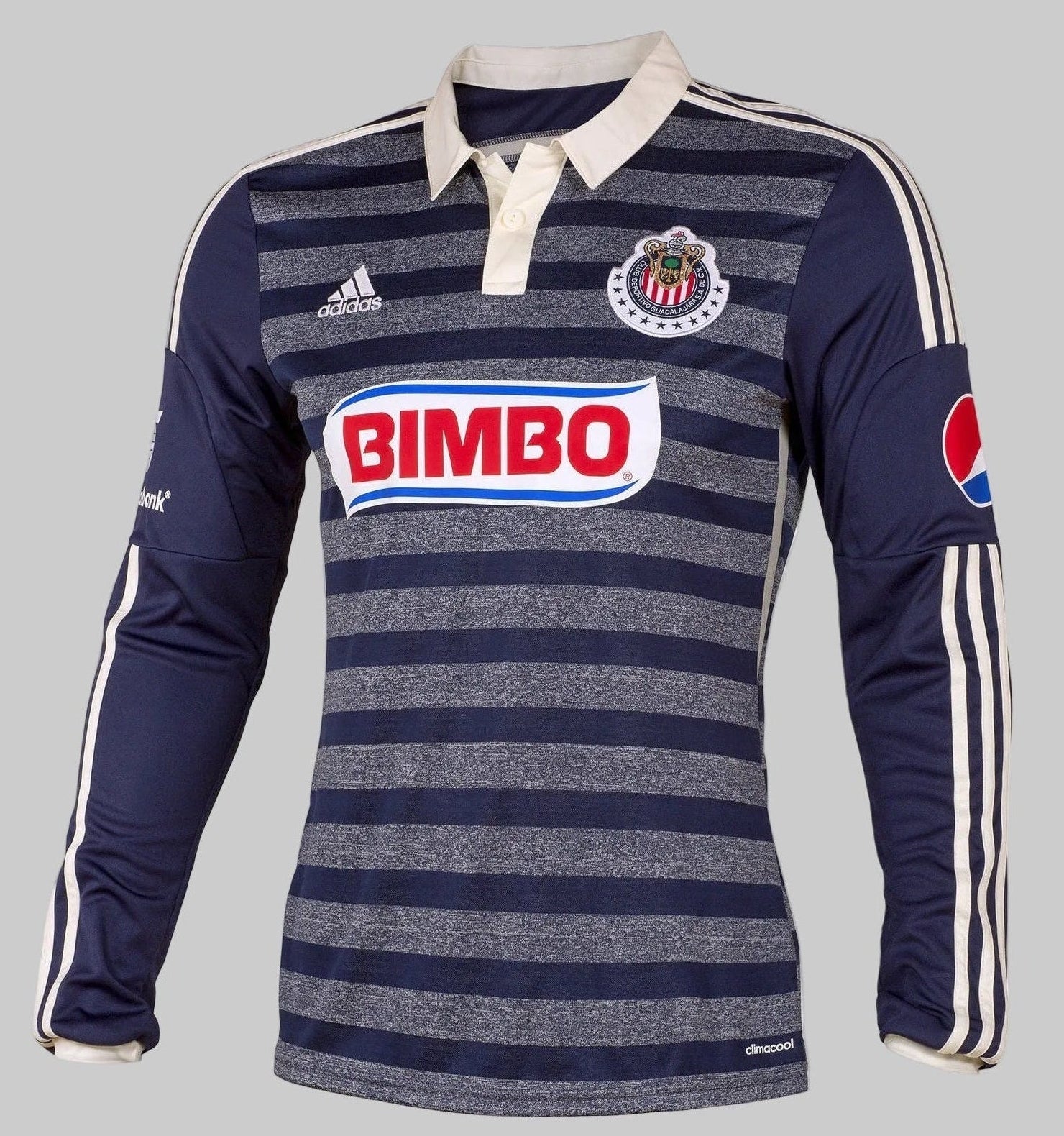 Vista frontal del jersey adidas de visita manga larga de Chivas de Guadalajara 2014, codigo D80539, diseño con franjas horizontales azul marino y jaspeado con cuello tipo polo, disponible en Futbol90MX