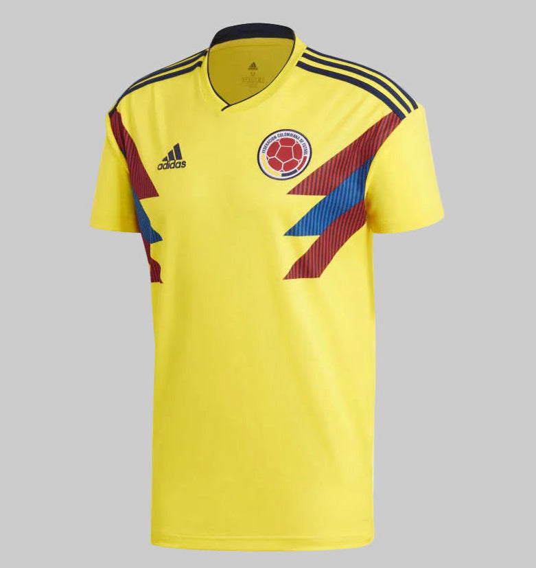 Jersey de local de la Selección Colombia, edición Copa Mundial FIFA 2018, en color amarillo con franjas laterales gráficas icónicas, adidas CW1526 en Futbol90MX