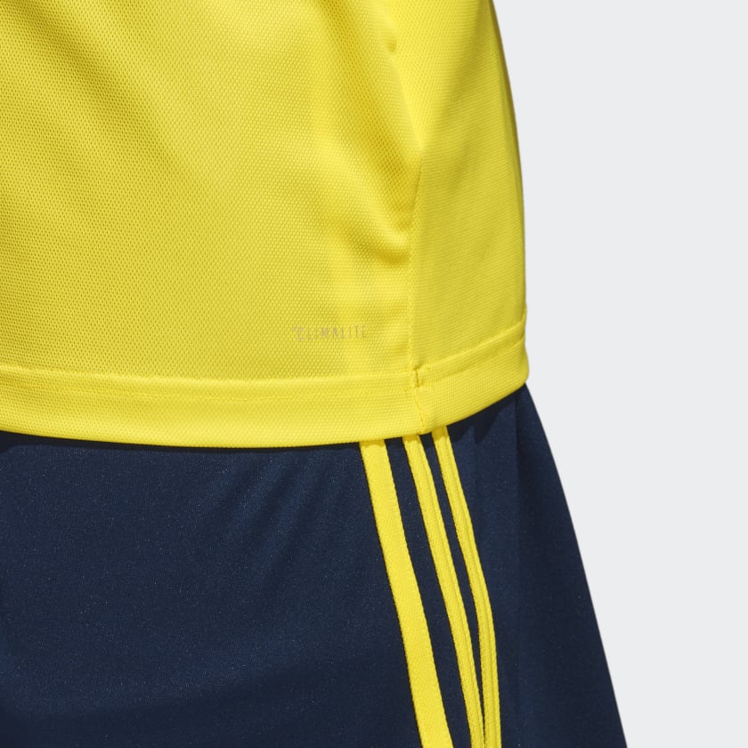 Etiqueta CLIMALITE en el dobladillo del Jersey adidas Colombia de local Mundial FIFA 2018