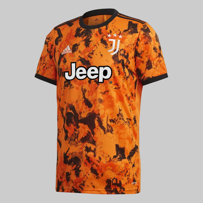 Camiseta de Cristiano Ronaldo de la Juventus tercera equipación UEFA Champions League 2020/21 (Ref. GE4856) con diseño gráfico en naranja y negro en la Historical Archive Boutique de Futbol90MX