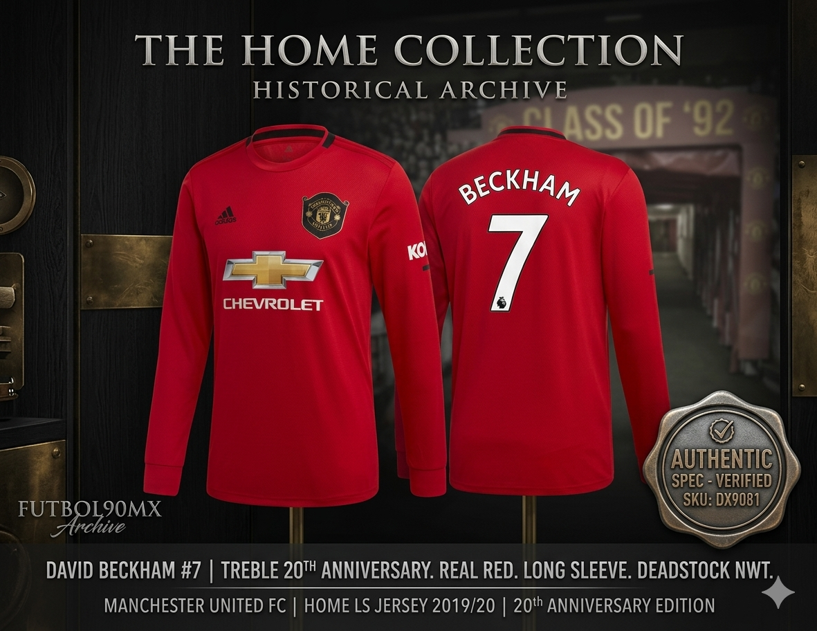 Imagen publicitaria de Futbol90MX: David Beckham #7 Home LS Jersey con sello de autenticidad y fondo de Old Trafford.