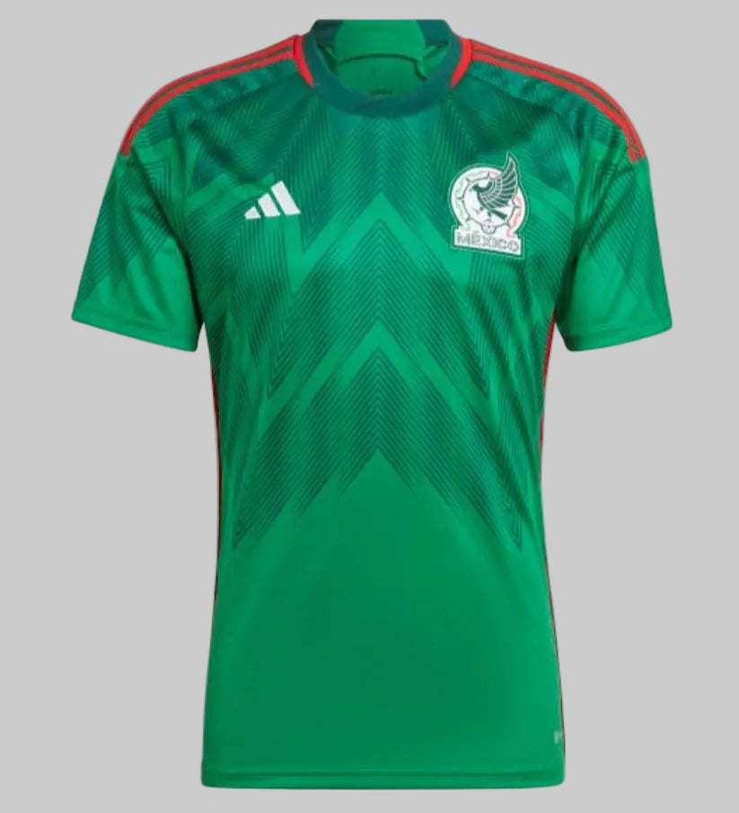 Vista frontal del Jersey Adidas Mexico de Local con tipografia oficial de E. Alvarez # 4 en Futbol90MX