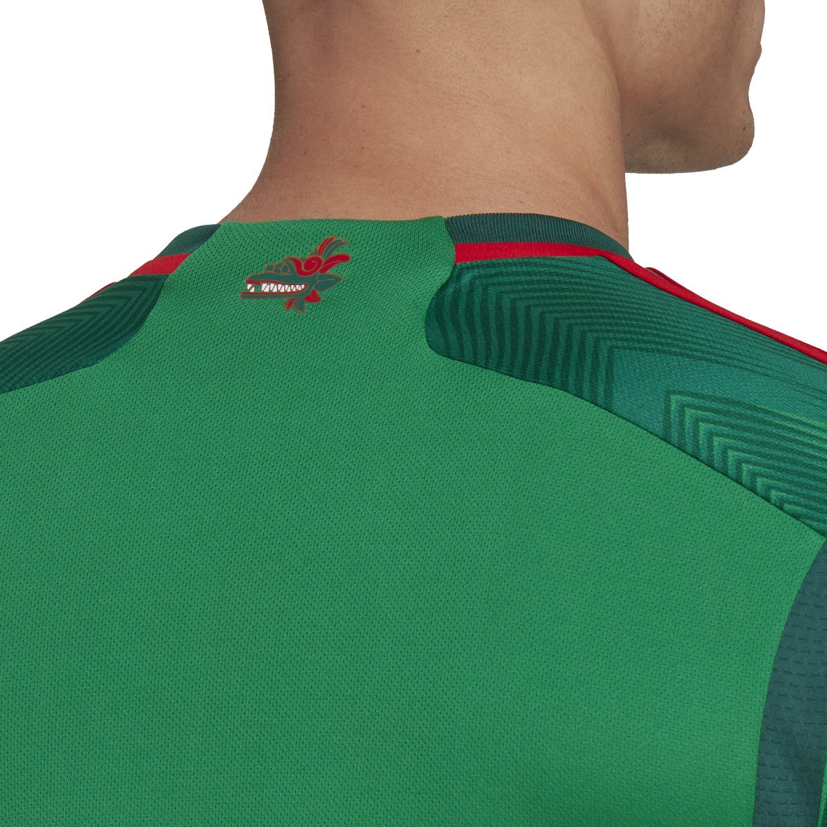 Detalle en cuello posterior del Jersey Adidas Mexico Local Mundial 2022 de Edson Alvarez # 4