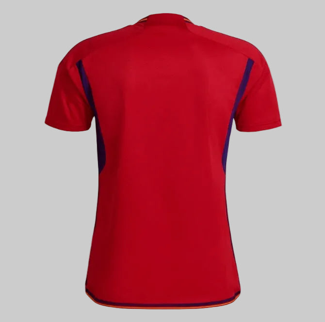 Jersey de local Adidas España 2022, vista posterior completa mostrando el corte ergonómico y el panel trasero limpio, stock Futbol90MX