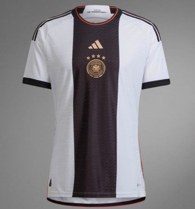 Jersey oficial Adidas Alemania Local 2022 de Jamal Musiala, versión Authentic Match con dorsal 14 y parches oficiales de la Copa Mundial FIFA Qatar 2022, codigo HF1693 en Futbol90MX