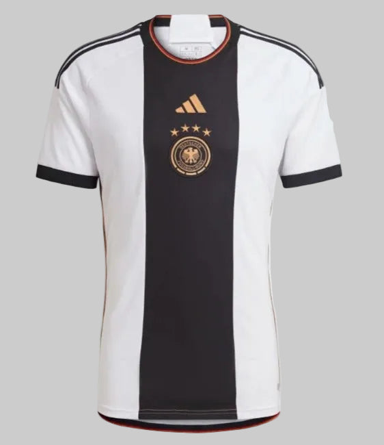Vista frontal del jersey Adidas de Alemania Qatar 2022 con el dorsal número 14 en color oro sobre la franja negra en Futbol90MX