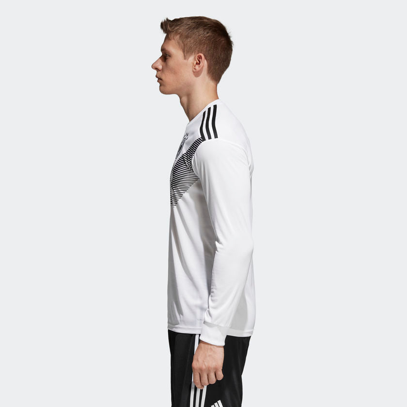 Detalle de las tres franjas negras de Adidas en hombros y puño acanalado en la playera local de Alemania 2018 original.