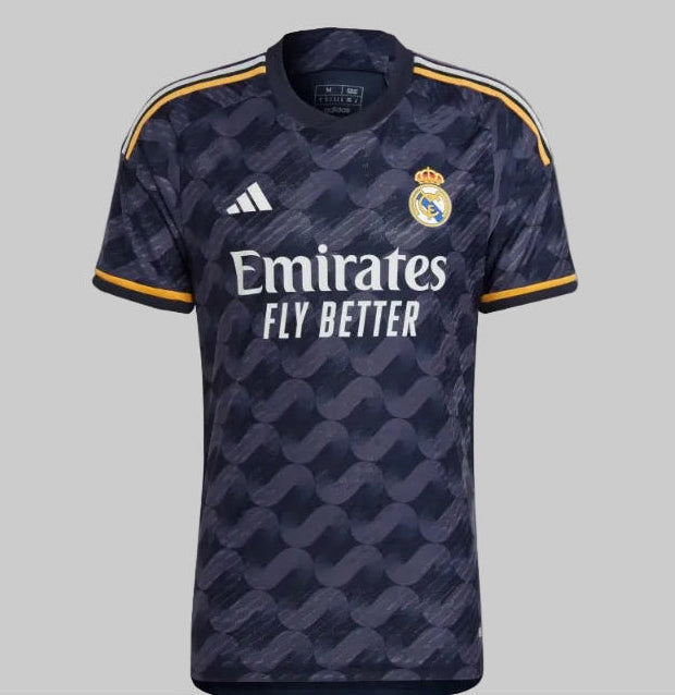 Vista frontal completa del jersey Adidas Jude Bellingham Real Madrid Authentic Match visitante UEFA Champions League 2023/24 (Ref. IA5138) con diseño gráfico azul noche y detalles dorados en Futbol90MX