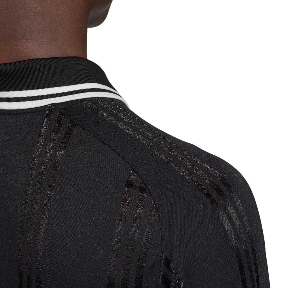 Primer plano de las franjas mate y satinadas del jersey Juventus Icons LS, diseño inspirado en los años 90 con escudo bordado - Futbol90MX Vault.