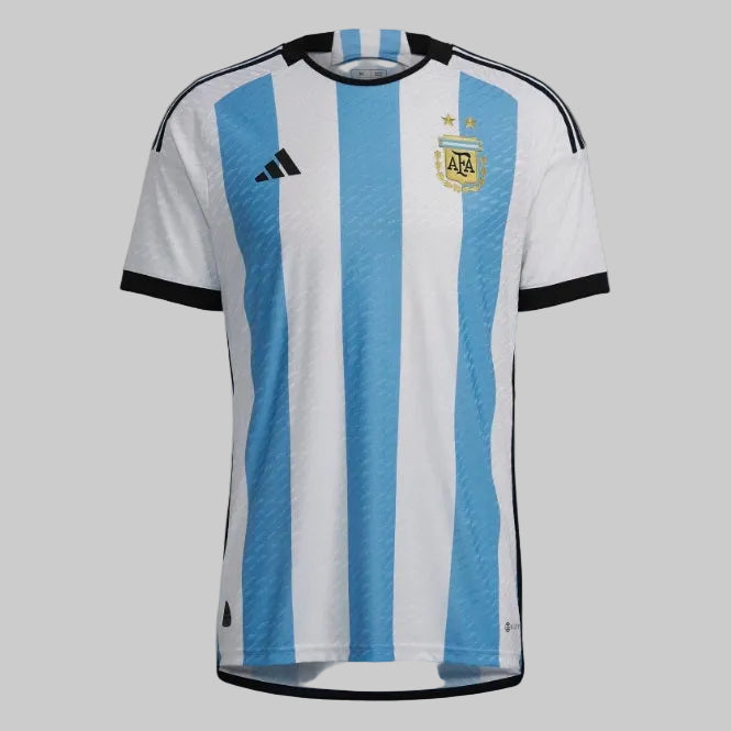 Jersey auténtico de Argentina Final Copa Mundial 2022 Lionel Messi, vista frontal con detalle de partido y escudo AFA