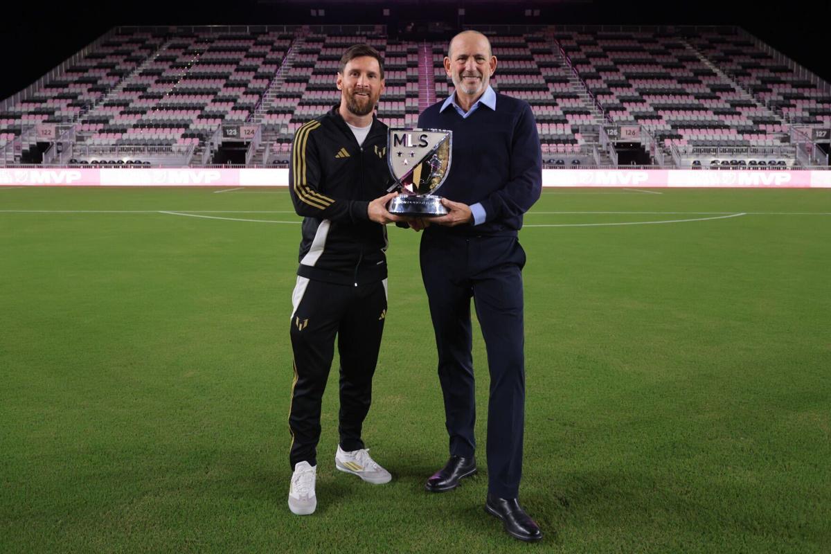 ADIDAS LIONEL MESSI CHAMARRA DEPORTIVA 2024 10