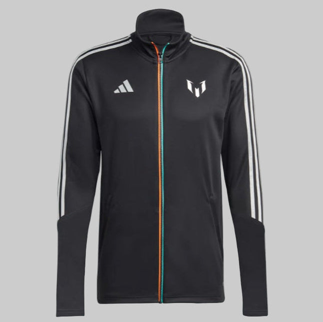 Vista frontal de la chamarra de entrenamiento adidas Lionel Messi 2022 (Ref. HR4354) en Futbol90MX, mostrando su diseño en color negro profundo y el cierre frontal tricolor