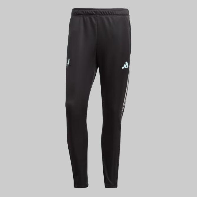 Vista frontal de los pants de entrenamiento adidas Lionel Messi 2023 (Ref. IJ4943) en Futbol90MX, destacando su diseño en color negro profundo y el corte estilizado