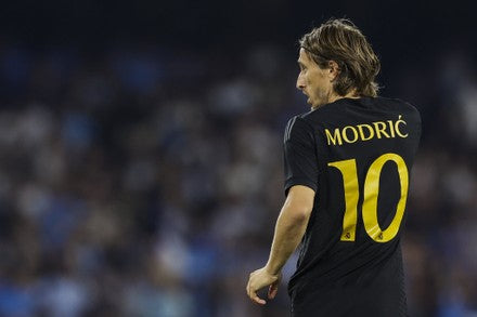 Tipografía oficial Modric 10 en color Flash Gold sobre Jersey Third Real Madrid temporada de la Decimoquinta