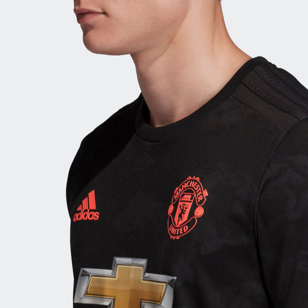 Incluye etiquetas Adidas originales (BNWT) con el código de producto ED7390, certificando su estado Deadstock y autenticidad como artículo de archivo.