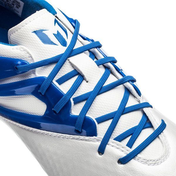Vista superior del empeine de los zapatos adidas Messi 15.1 FG (Ref. S81491), mostrando el sistema de cordones y la estructura de la lengüeta en Futbol90MX