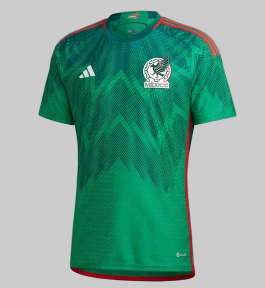 Jersey Adidas de local México Mundial 2022 versión Authentic Match, diseño de archivo con patrón de Quetzalcóatl, vista frontal oficial, codigo HD6898, disponible en Futbol90MX