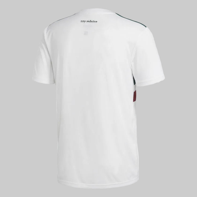 Parte trasera del jersey adidas México visita 2018 sin nombre ni número, destacando el corte atlético y la superficie lista para personalización oficial.