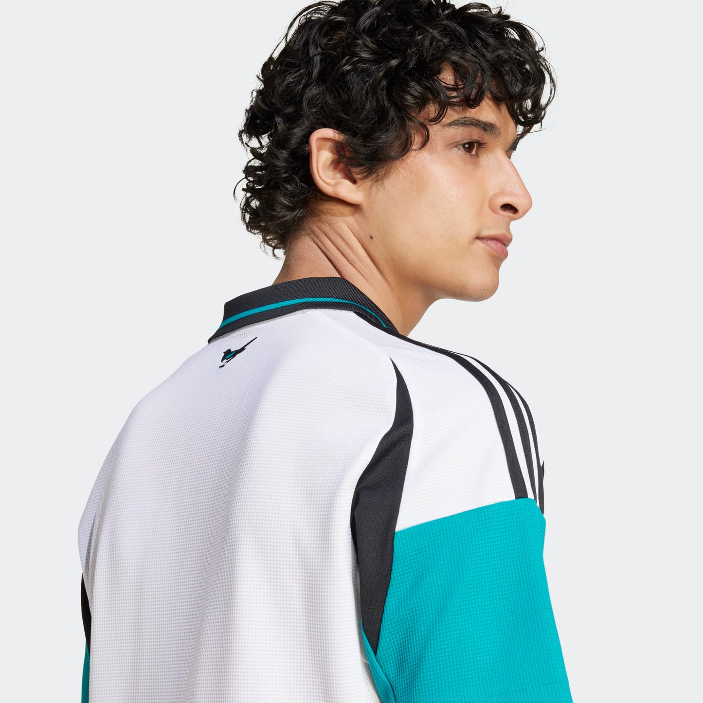 Detalles laterales en Jersey Tercero de Newcastle United FC 2024/25