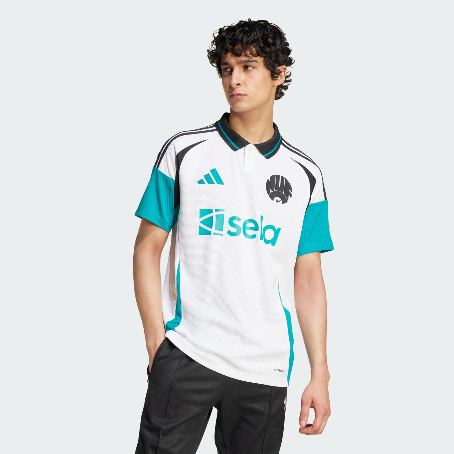 Jersey Newcastle United 2024/25 nuevo con etiquetas originales (Deadstock), garantizando autenticidad total para coleccionistas en México.