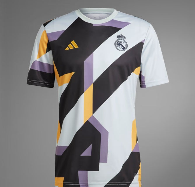 Detalle de tejido AEROREADY y patrón gráfico abstracto en Jersey Real Madrid Pre-match 2023-24 oficial