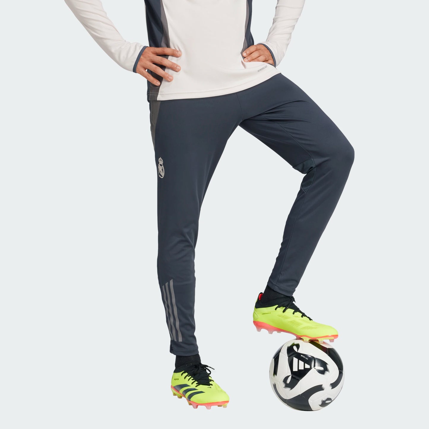 ADIDAS REAL MADRID PANTS DE ENTRENAMIENTO UEFA CHAMPIONS LEAGUE 2024/25 4