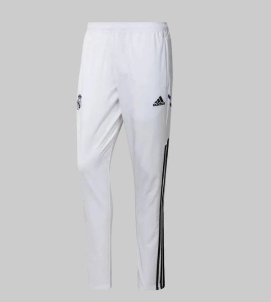 Pantalones de presentación Adidas Real Madrid Presentation Pants 2022/23 (Ref. HA2592) en color blanco con detalles en negro en la Historical Archive Boutique de Futbol90MX