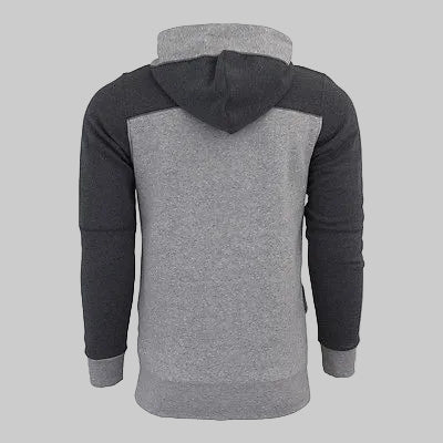 Vista trasera de la sudadera con gorra Adidas Real Madrid 2015/16 (AA6880), exhibiendo el diseño estructurado en tonos grises y la caída del tejido térmico en la espalda, stock Futbol90MX