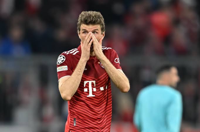 ADIDAS THOMAS MULLER BAYERN MUNICH UEFA CHAMPIONS LEAGUE JERSEY DE CASA 2021/22 5