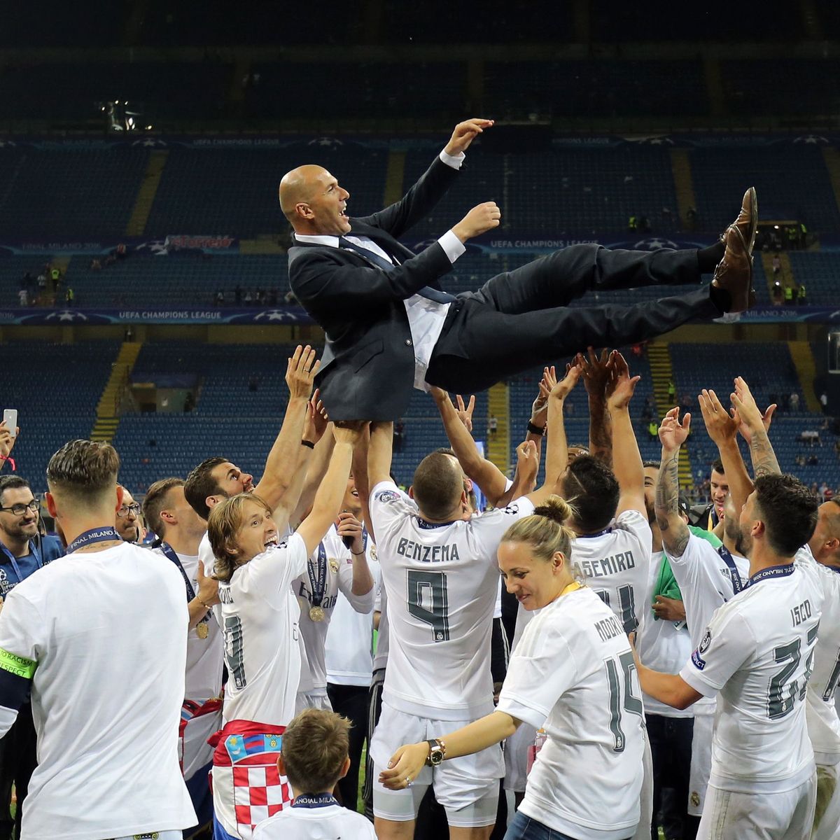 ADIDAS ZINEDINE ZIDANE REAL MADRID JERSEY MANGA LARGA DE CASA 2015/16 5