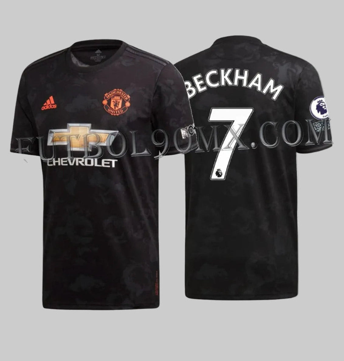 Vista compuesta del jersey Third Manchester United 2019/20: frente con patrocinador Chevrolet y logos en Solar Red; dorsal con nombre BECKHAM y número 7 oficial de la Premier League.