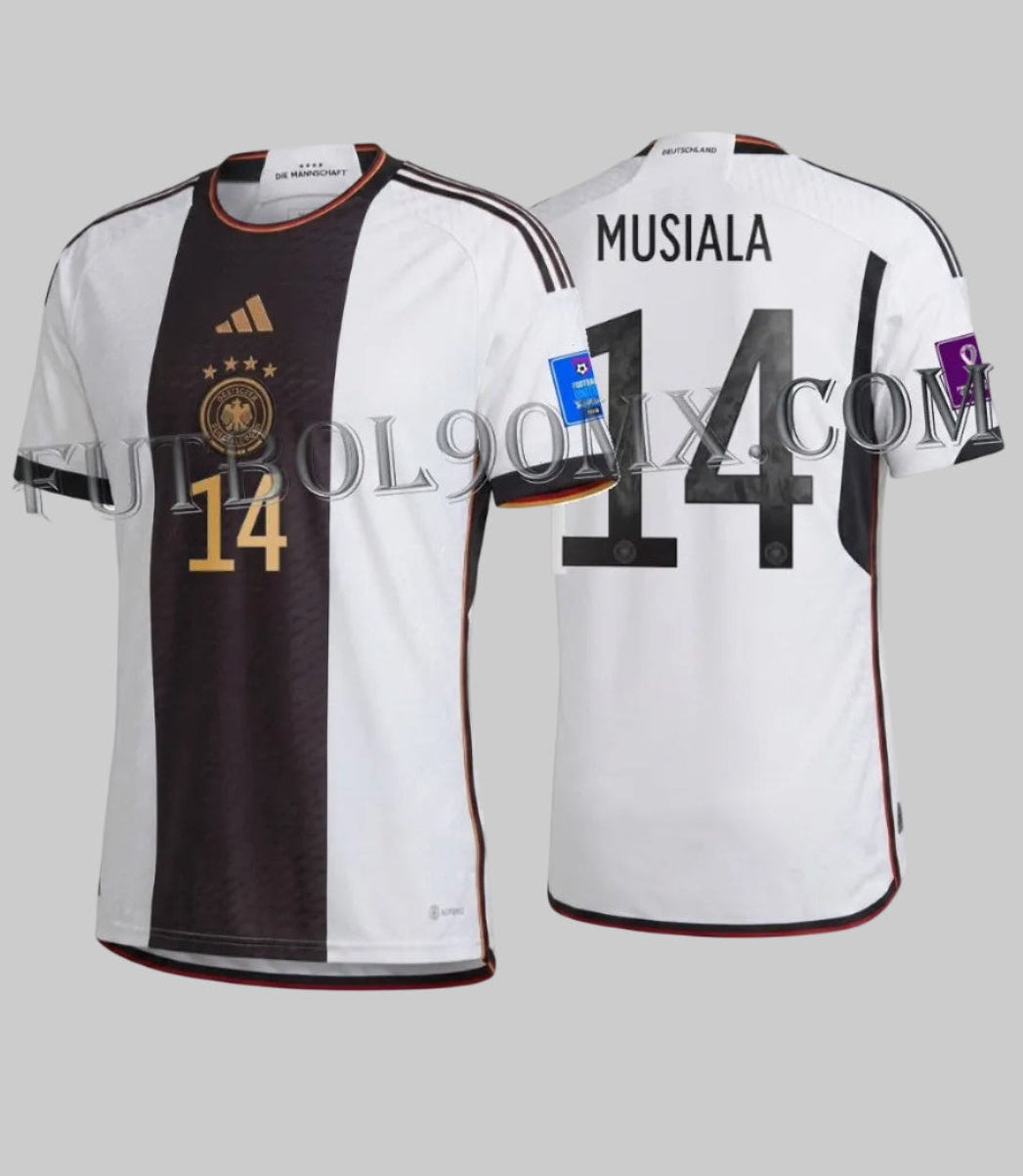 Vista dual del Jersey Authentic Match de Local de Alemania con personalización oficial 'MUSIALA 14' Copa Mundial FIFA 2022,codigo HF1693, disponible en Futbol90MX