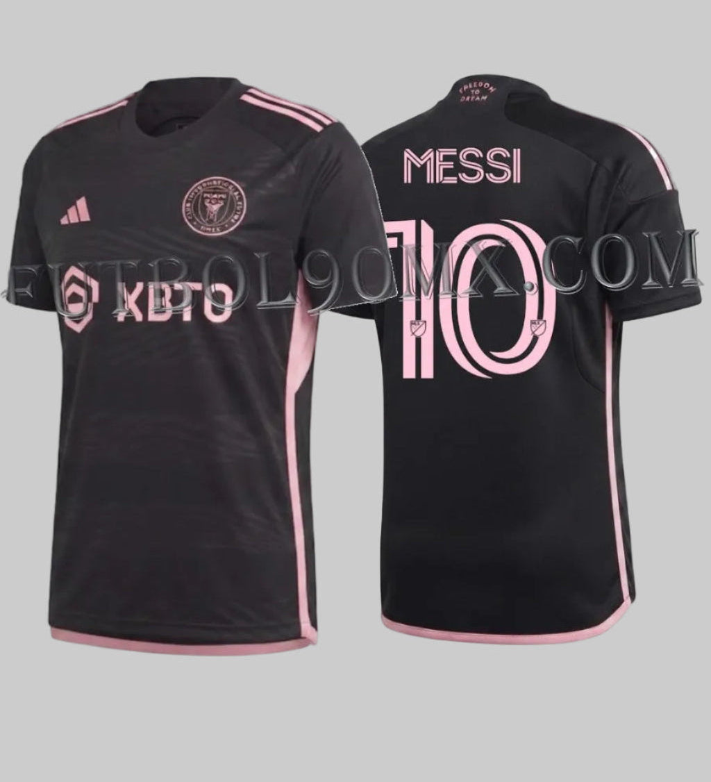 Presentación dual del jersey adidas de visitante Inter Miami de Lionel Messi 2023/24, mostrando el diseño técnico frontal y la personalización oficial "MESSI 10" en la espalda, codigo HI1888, disponible en Futbol90MX.