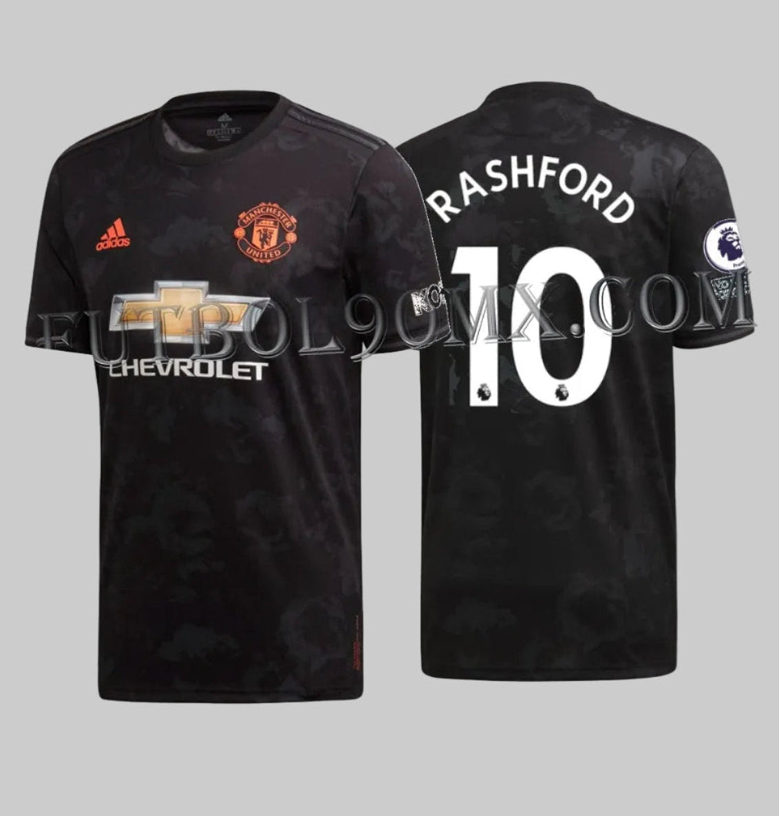Vista frontal del jersey 'Third' del Manchester United 2019/20 en color negro con detalles en 'Solar Red', destacando el patrón tonal de la Rosa de Lancashire y el escudo bordado.