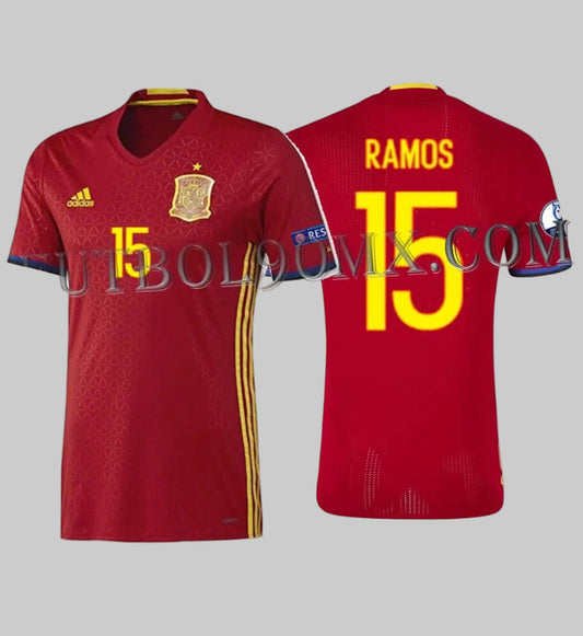 Vista dual del jersey Adizero de España local y con  tipografía oficial del torneo para el nombre RAMOS y el número 15 sobre tejido rojo de alto rendimiento Adidas AA0854 disponible en Futbol90MX