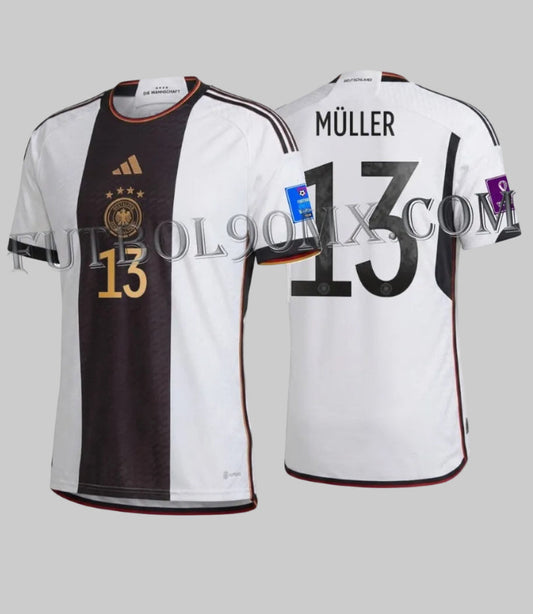 Primer plano frontal y posterior del Jersey Authentic Match Local de Alemania, con personalización oficial 'MÜLLER 13' para La Copa Mundial FIFA 2022, codigo HF1693, en Futbol90MX