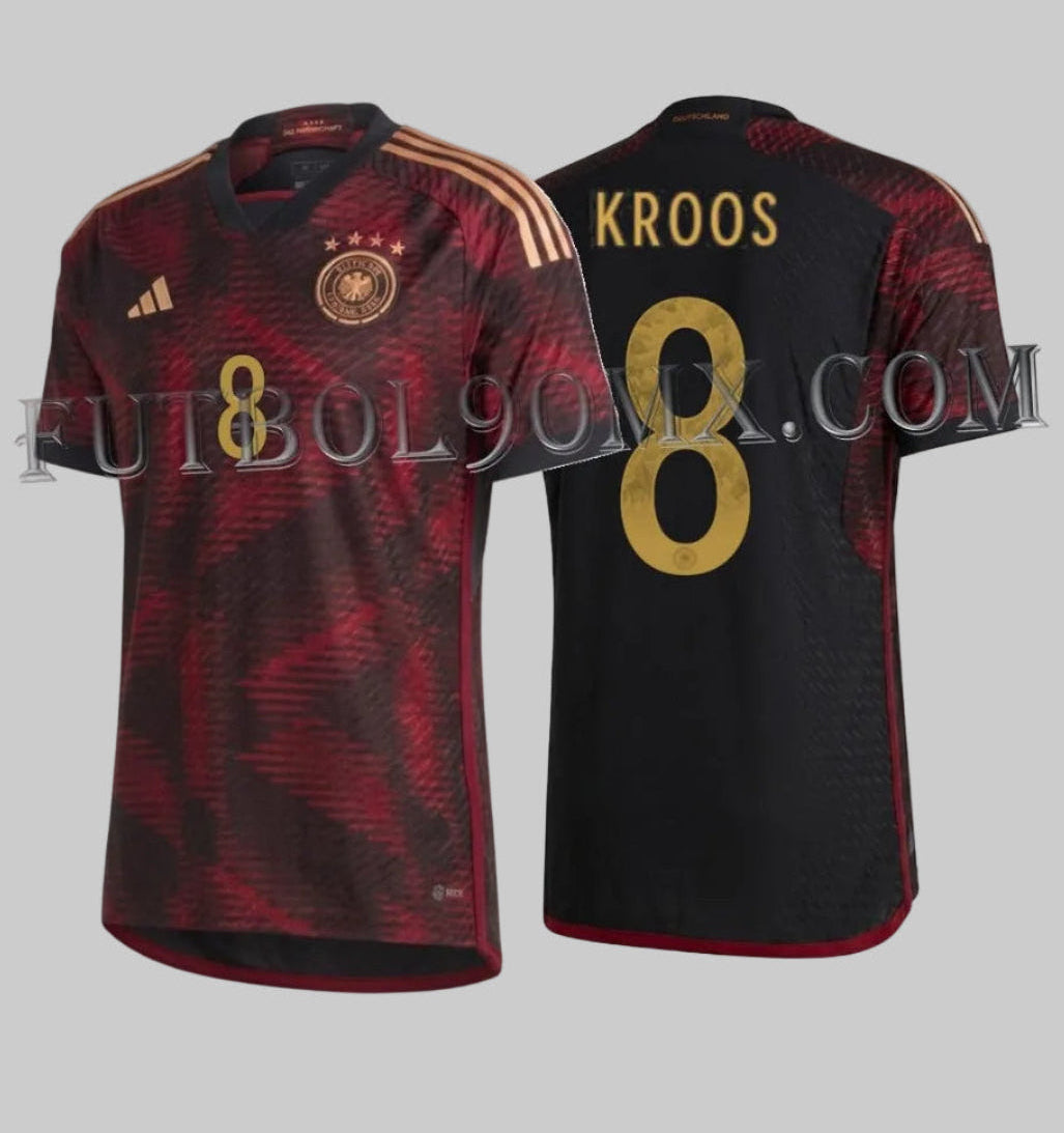 Jersey de visitante Adidas Alemania Authentic Match Mundial 2022, codigo HF1695, personalizado con el nombre Kroos y número 8, vista frontal y trasera, disponible en Futbol90MX