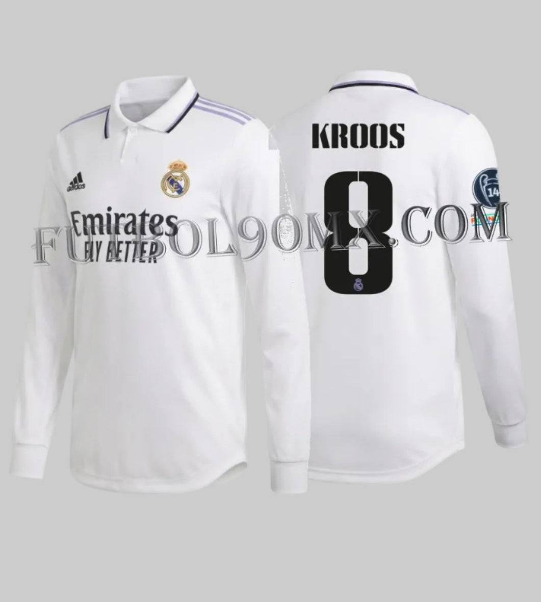 Vista frontal y posterior del Jersey Adidas Toni Kroos Real Madrid Authentic Match Long Sleeve Home UEFA Champions League 2022/23 (Ref. HA2665) con dorsal 8 y parches oficiales en Futbol90MX